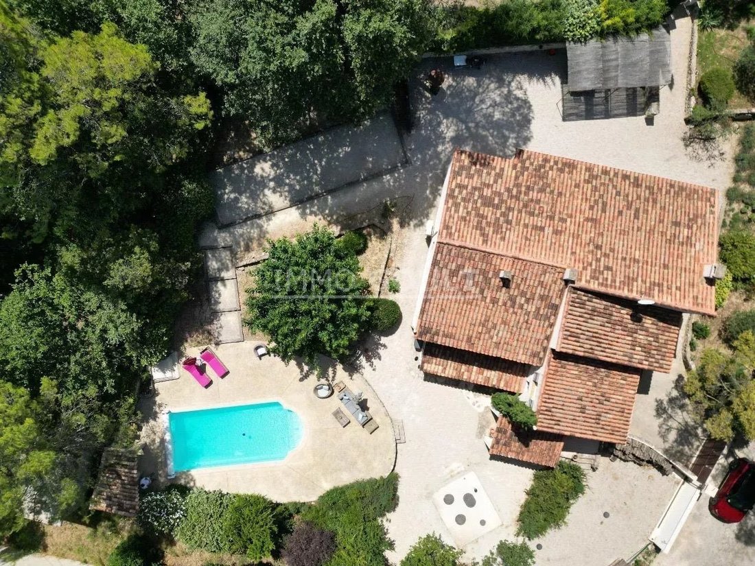 House in Lacoste, Provence-Alpes-Côte d'Azur, France 4 - 15448821