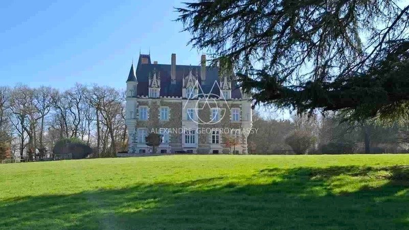 Château des Rêves: A 19th-Century Masterpiece in Anjou’s Golden Light