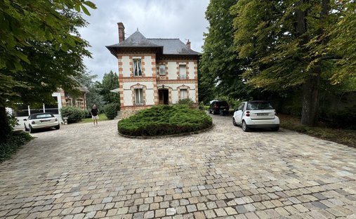 Estate in Briis-sous-Forges, Ile-de-France, France 1