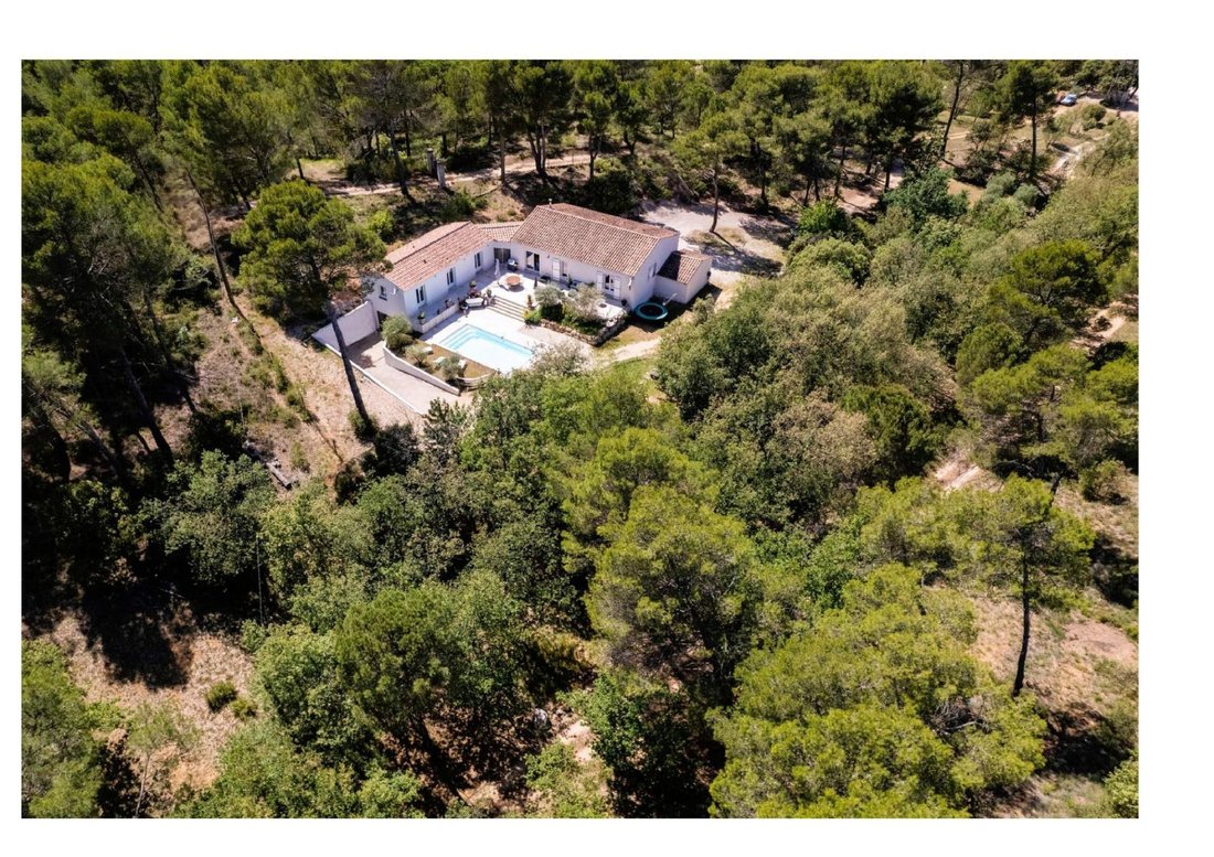Villa in Jouques, Provence-Alpes-Côte d'Azur, France 1 - 14653085