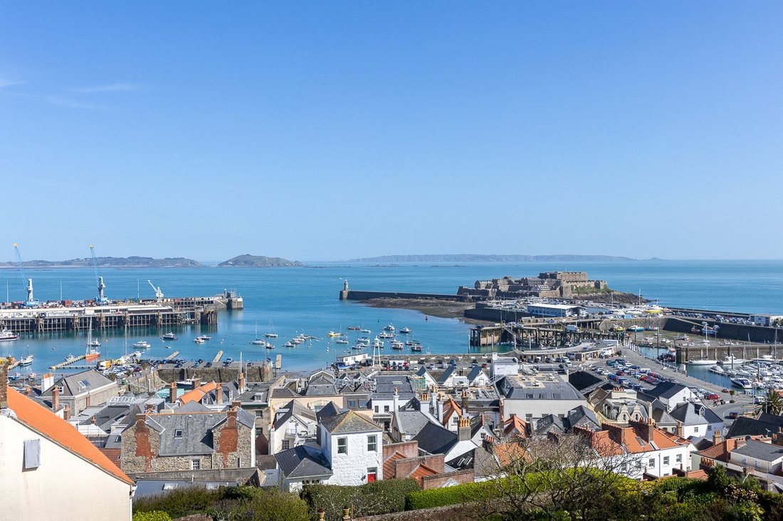 House in Saint Peter Port, Guernsey 3 - 15445064