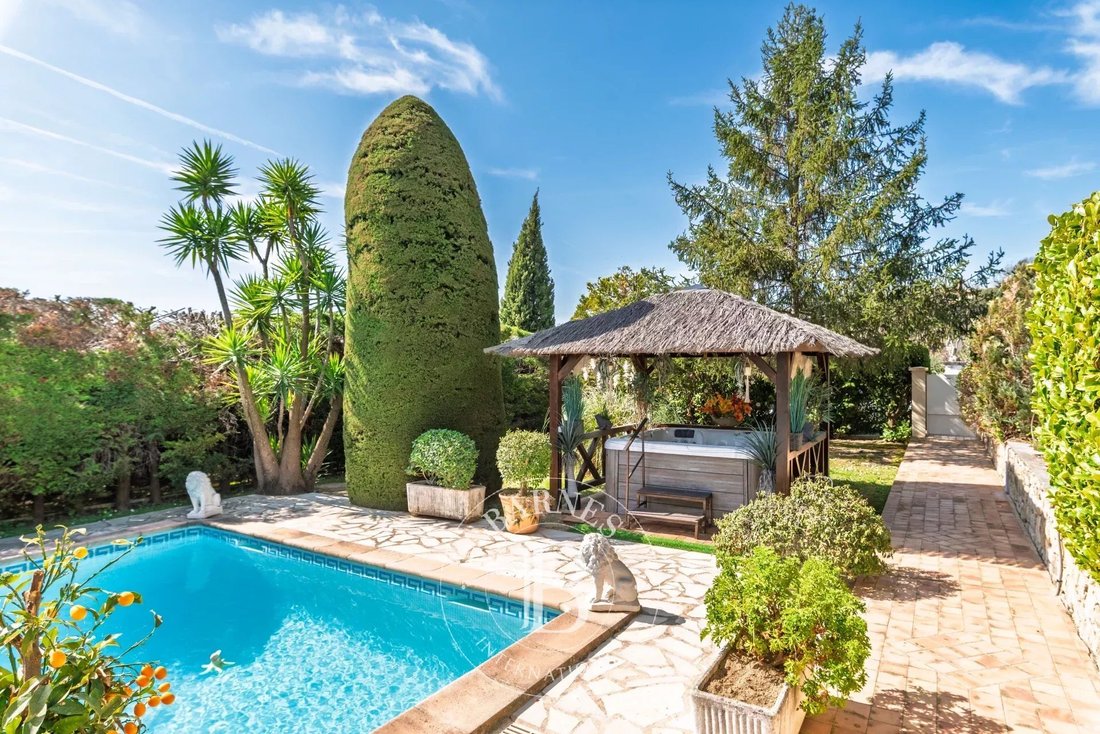 Villa in Grasse, Provence-Alpes-Côte d'Azur, France 2 - 15451682