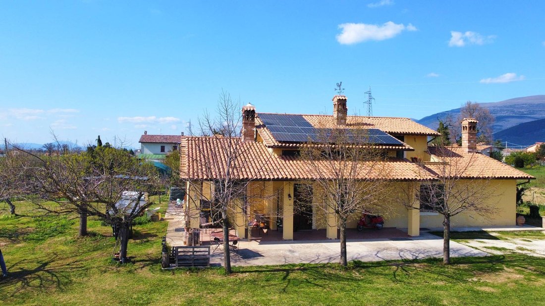 Villa in Spello, Umbria, Italy 1 - 15446737