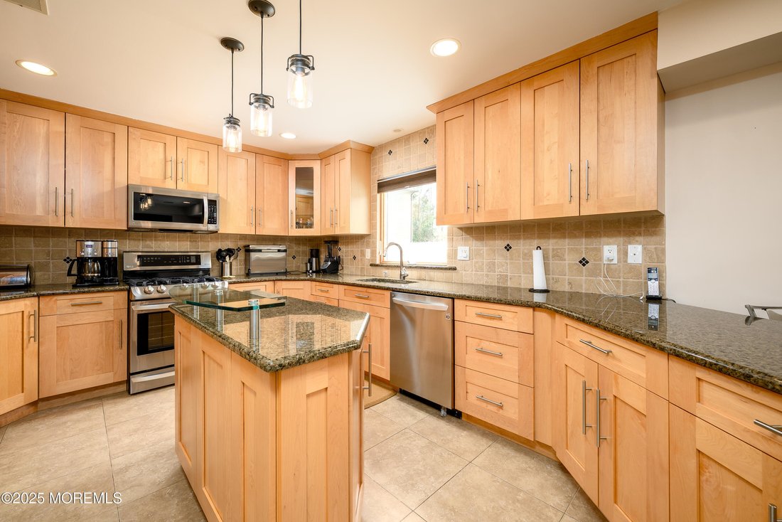 House in Manalapan Township, New Jersey, United States 4 - 15443763