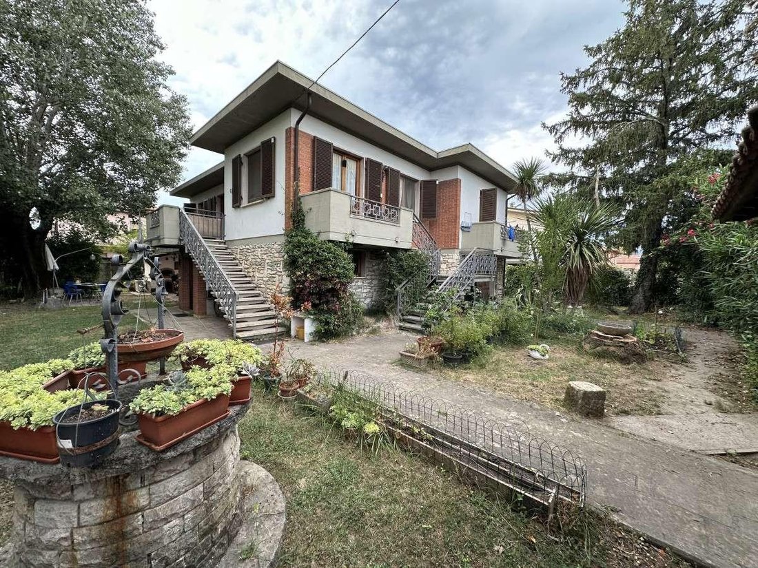 House in Avenza, Marina di Carrara, Tuscany 1 - 15449712