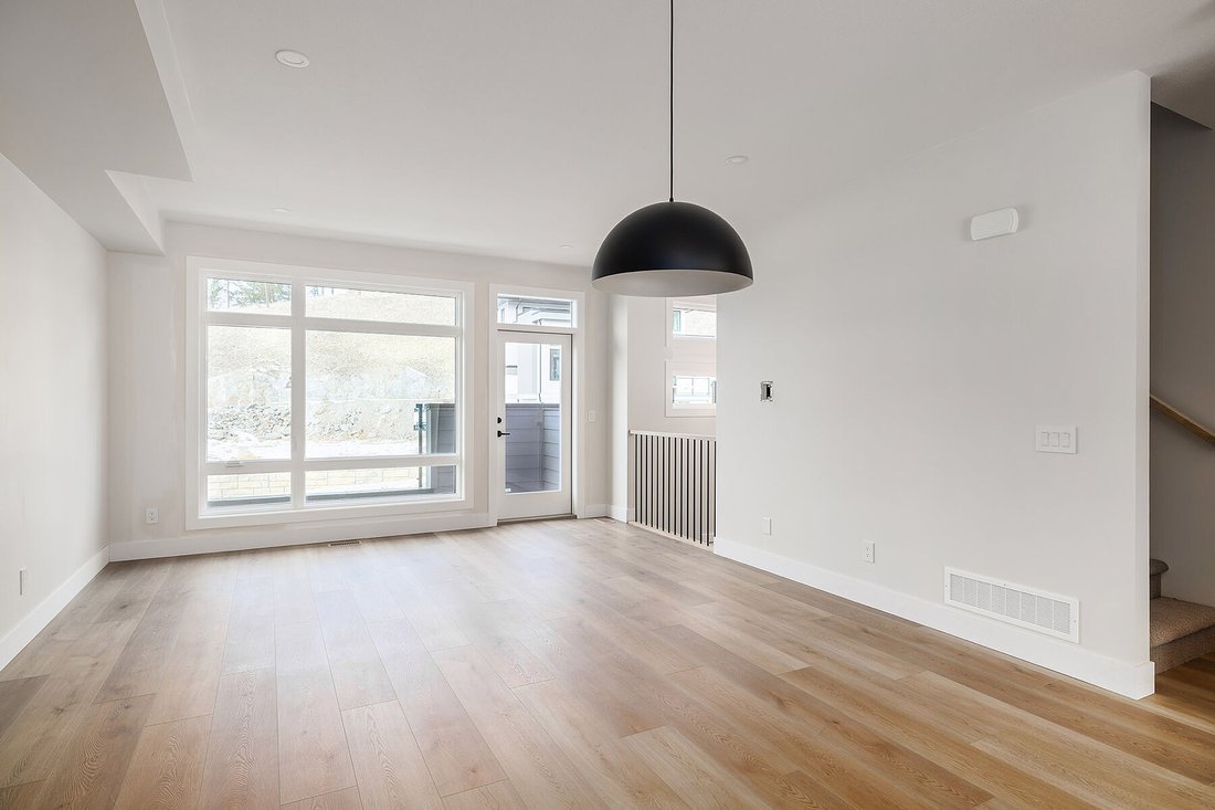 Townhouse in Kelowna, British Columbia, Canada 2 - 15448117