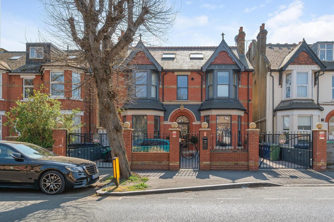 House in Ealing (London Borough of Ealing), Ealing, England 1 - 15446047