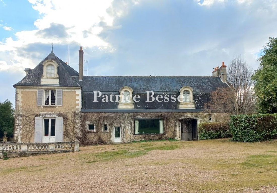Whispers of the Loire: A 1720 Tuffeau Château’s Timeless Embrace