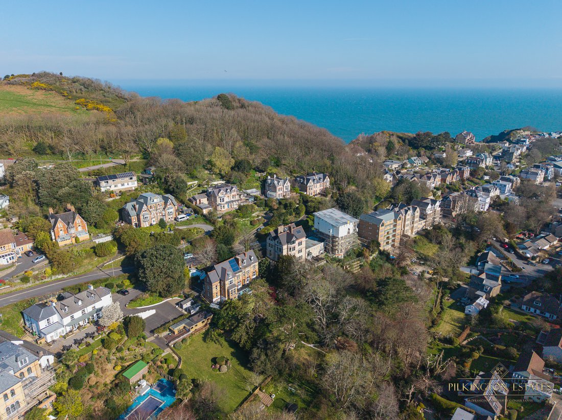 House in Ilfracombe, England 2 - 15445111