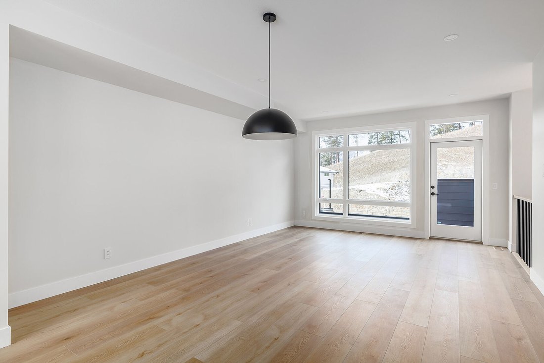 Townhouse in Kelowna, British Columbia, Canada 3 - 15448117