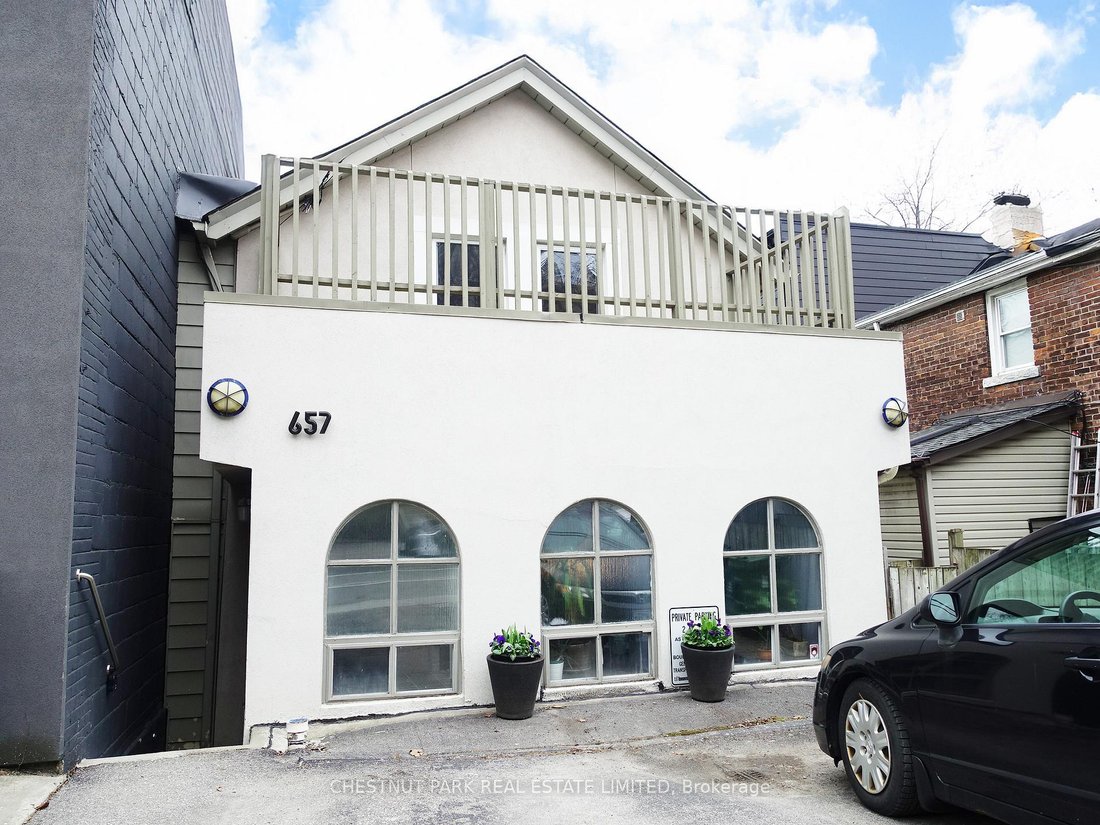 House in Toronto, Ontario, Canada 1 - 15433860