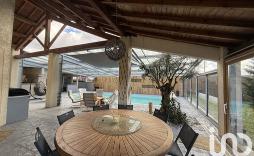 Castle for Sale in Bas-en-Basset, Auvergne-Rhône-Alpes, France