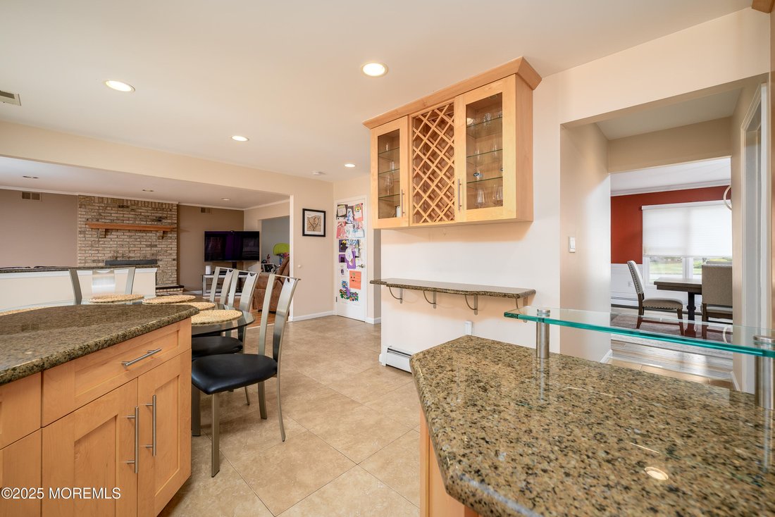 House in Manalapan Township, New Jersey, United States 5 - 15443763