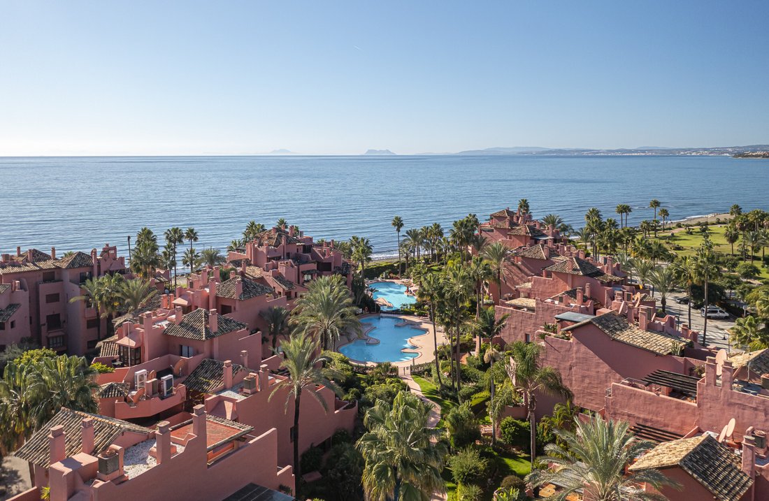 Apartment in Gualdalmansa, Estepona, Andalusia 1 - 15447675