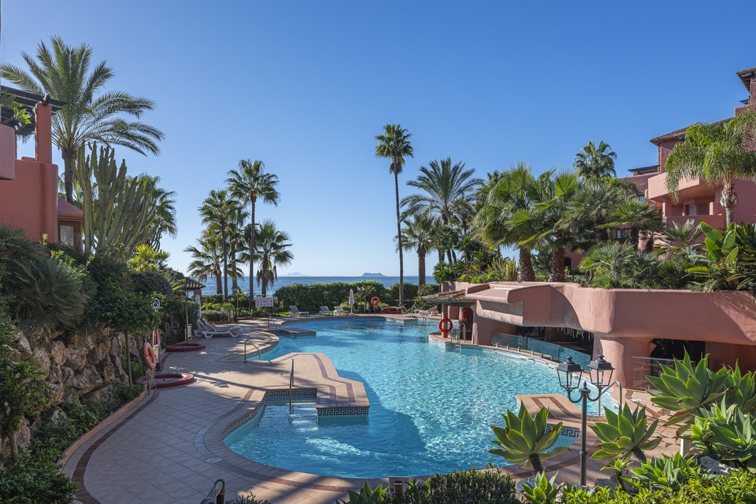 Apartment in Gualdalmansa, Estepona, Andalusia 2 - 15447675