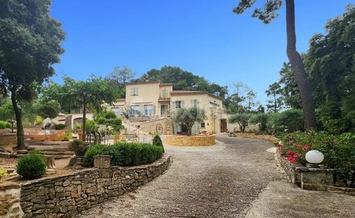 House in Pont-Saint-Esprit, Occitania, France 1