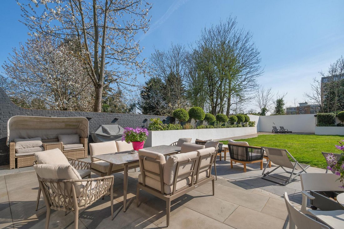 House in Ealing (London Borough of Ealing), Ealing, England 2 - 15446047