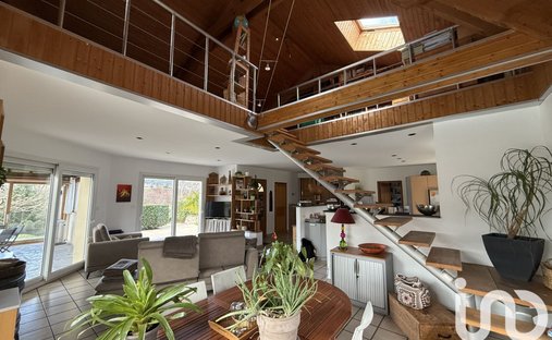 Castle for Sale in Bas-en-Basset, Auvergne-Rhône-Alpes, France