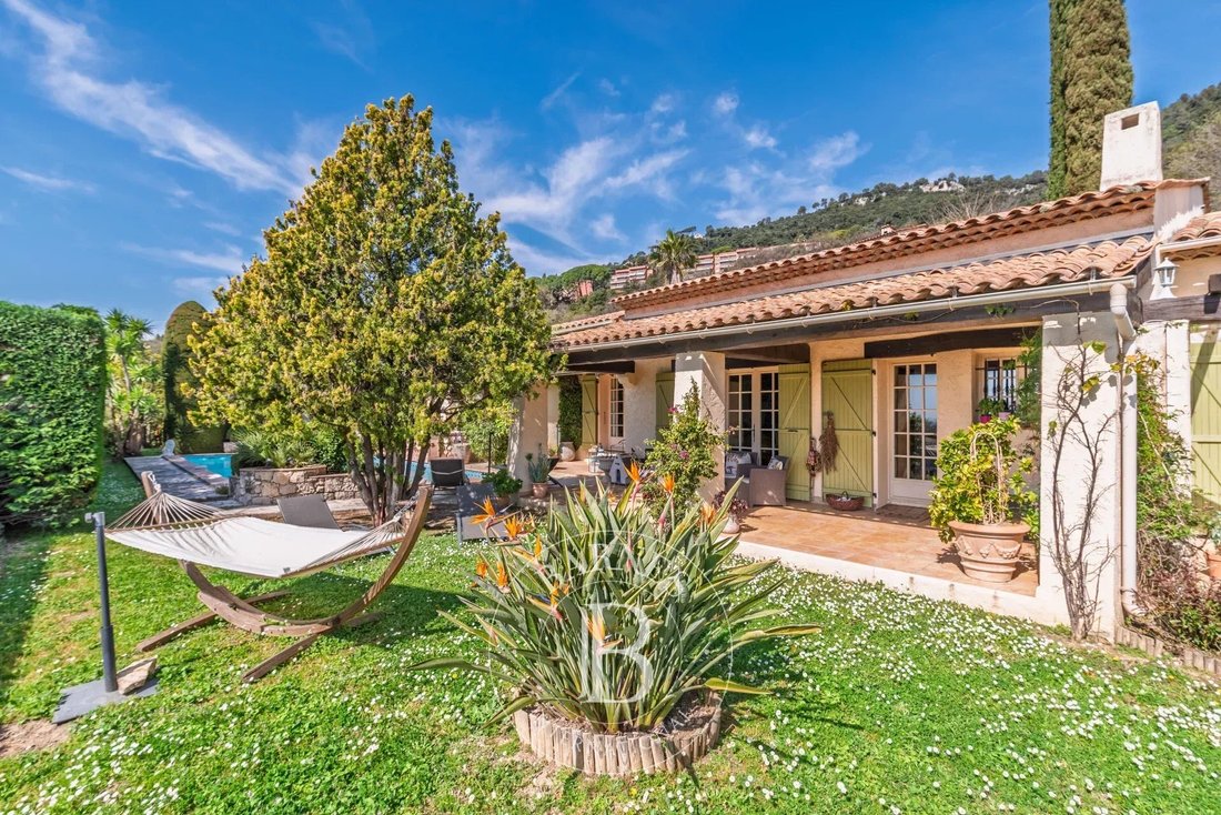 Villa in Grasse, Provence-Alpes-Côte d'Azur, France 1 - 15451682