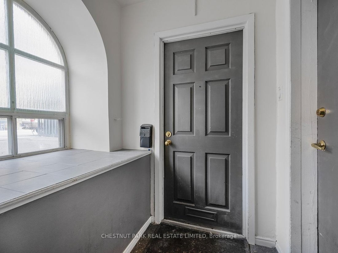 House in Toronto, Ontario, Canada 3 - 15433860