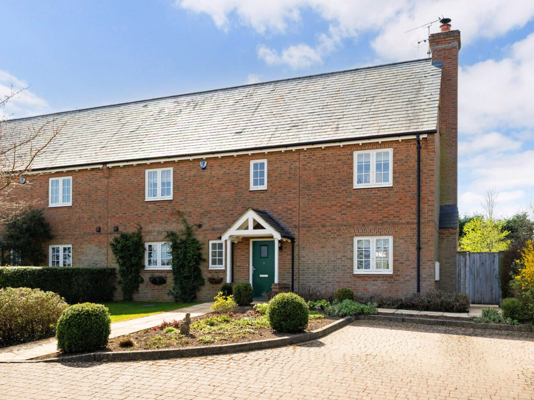 House in Gaddesden Row, England 1 - 15446396