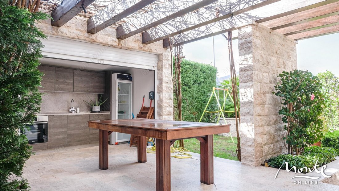 Villa in Kotor, Kotor Municipality, Montenegro 2 - 15452286