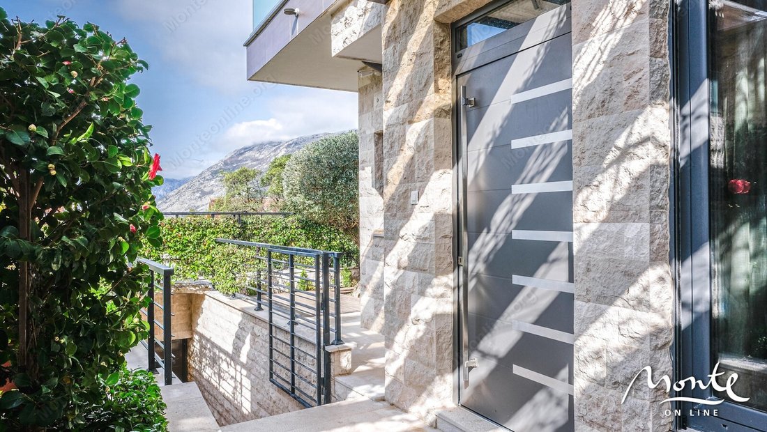 Villa in Kotor, Kotor Municipality, Montenegro 4 - 15452286