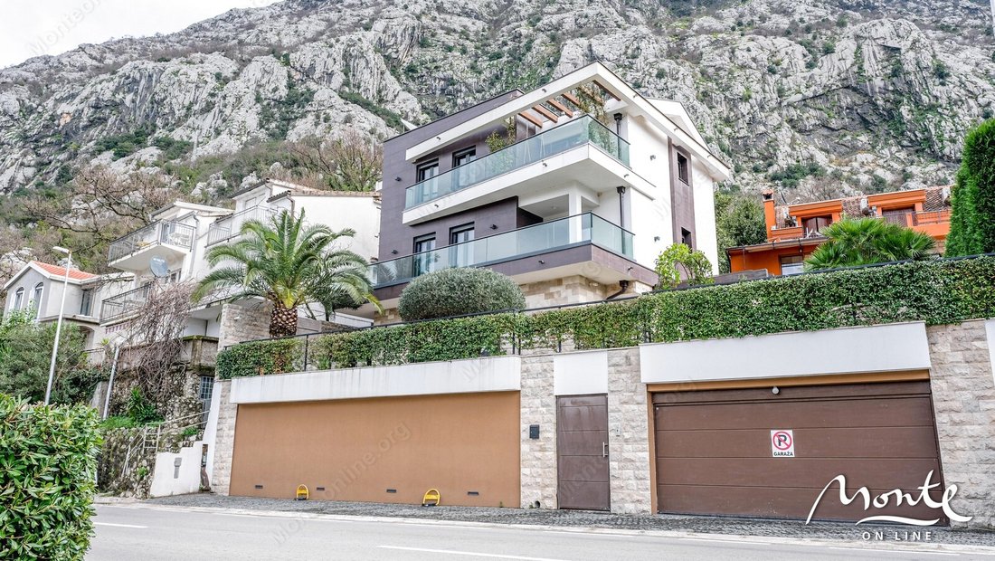 Villa in Kotor, Kotor Municipality, Montenegro 1 - 15452286