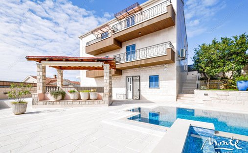 Villa in Tivat, Tivat Municipality, Montenegro 1