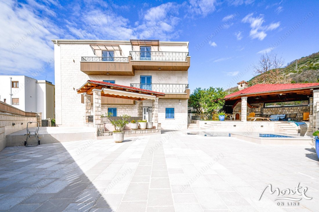 Villa in Tivat, Tivat Municipality, Montenegro 4 - 15452464