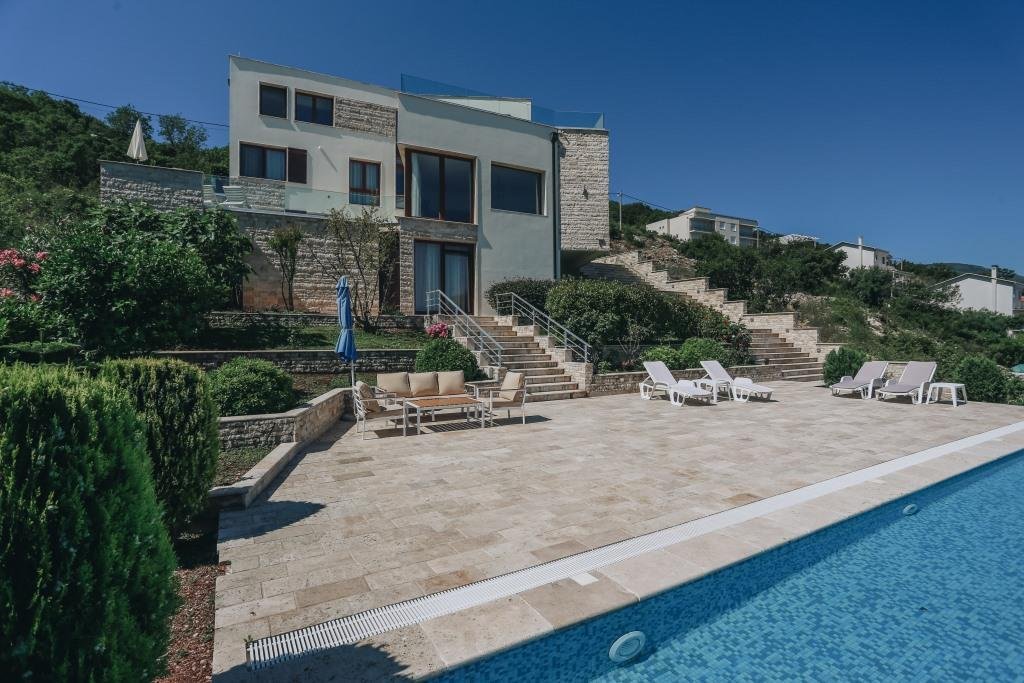Villa in Krašići, Tivat Municipality, Montenegro 2 - 15453243