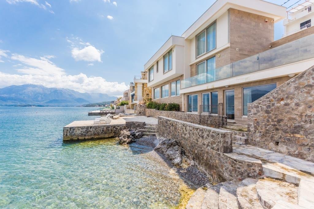 Villa in Krašići, Tivat Municipality, Montenegro 1 - 15452485