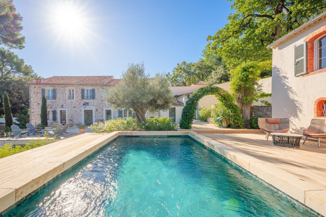 House in Hyeres, Provence-Alpes-Côte d'Azur, France 3 - 14844122