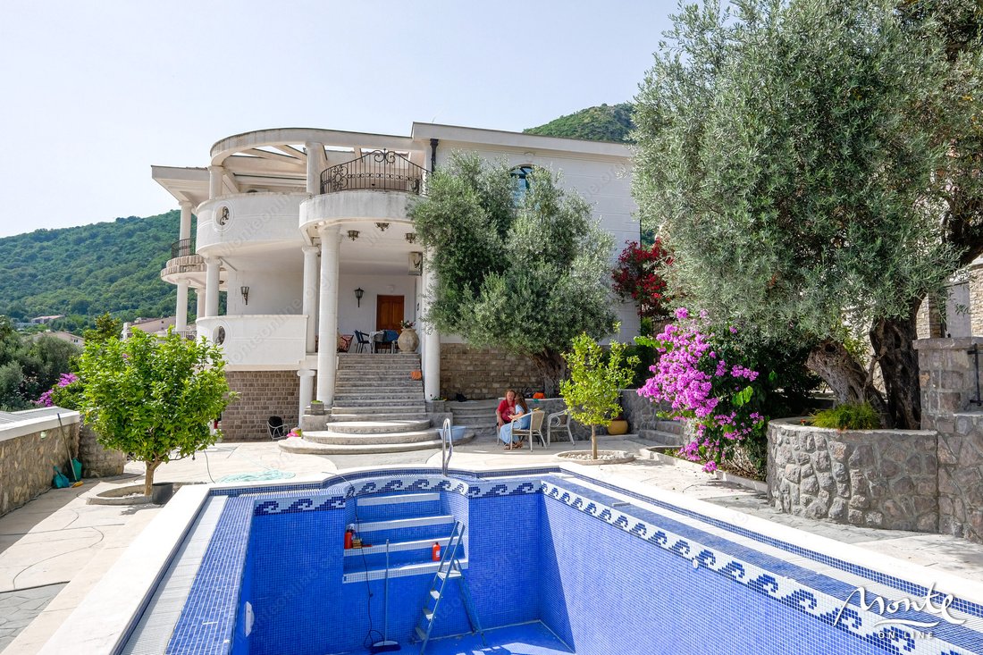 Villa in Petrovac, Budva Municipality, Montenegro 2 - 15454099
