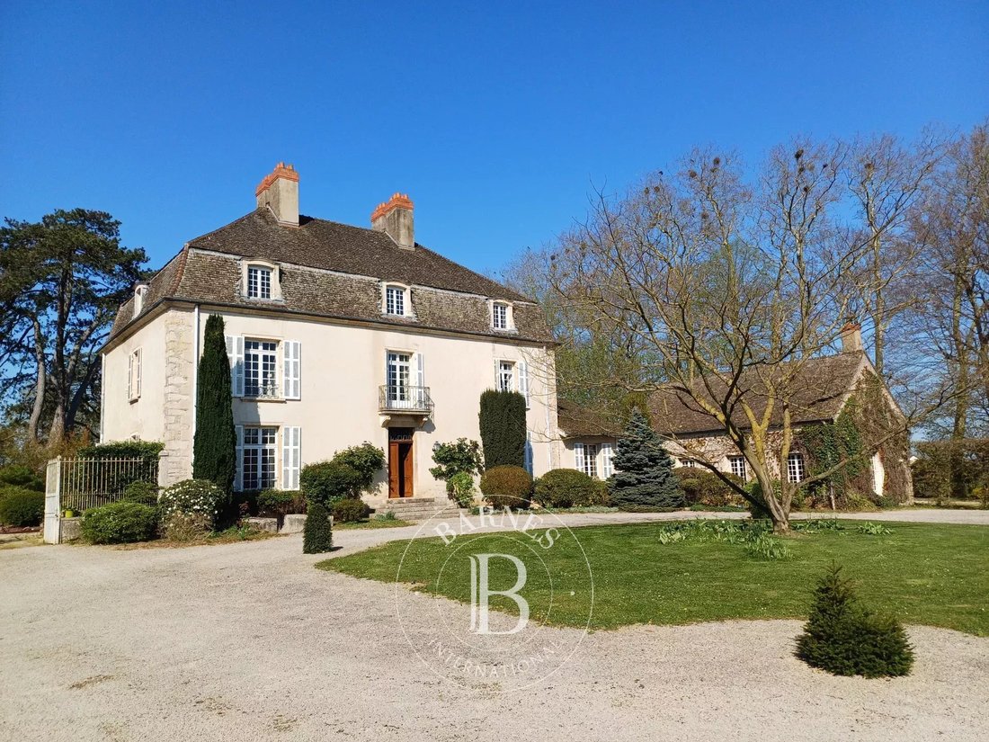 Estate in Chalon-sur-Saone, Bourgogne – Franche-Comté, France 1 - 12680419