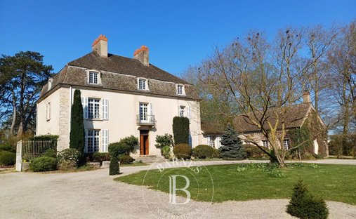 Estate in Chalon-sur-Saone, Bourgogne – Franche-Comté, France 1