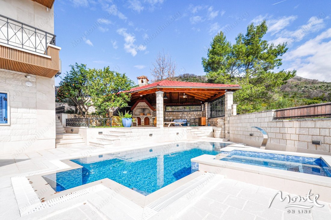 Villa in Tivat, Tivat Municipality, Montenegro 5 - 15452464
