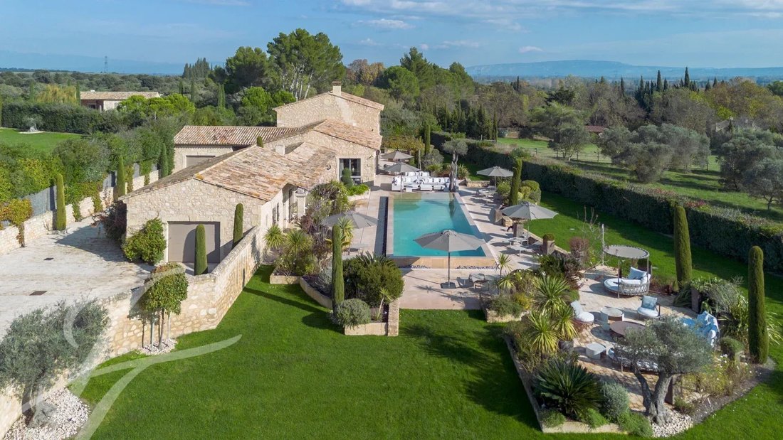 Country House in Saint-Rémy-de-Provence, Provence-Alpes-Côte d'Azur, France 2 - 15452607