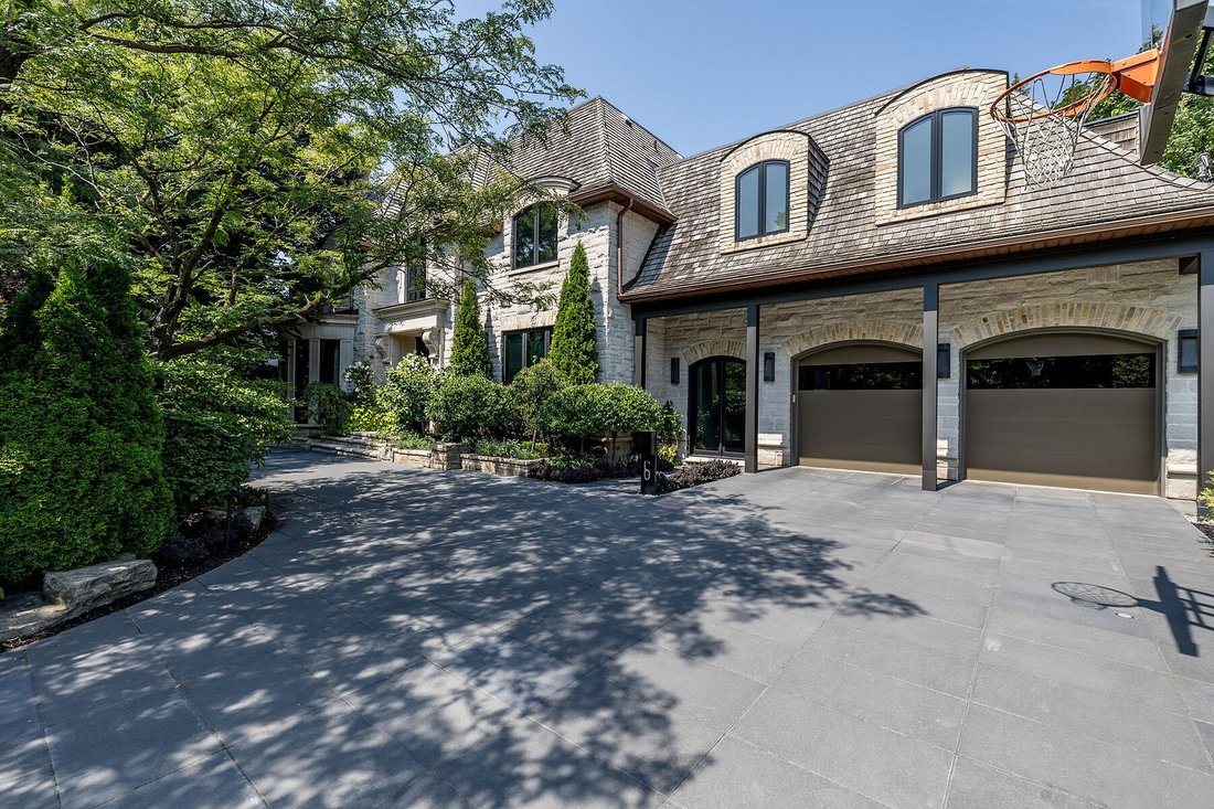 House in Toronto, Ontario, Canada 1 - 15454276