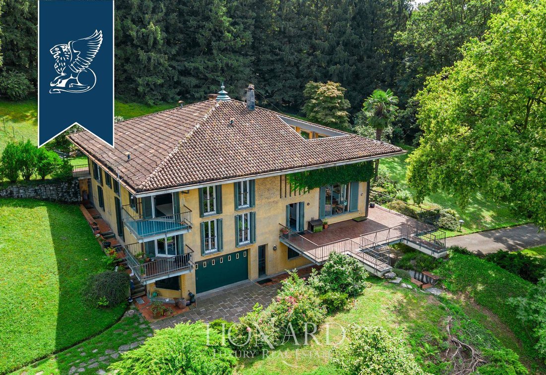Villa in Daverio, Lombardy, Italy 1 - 13703287