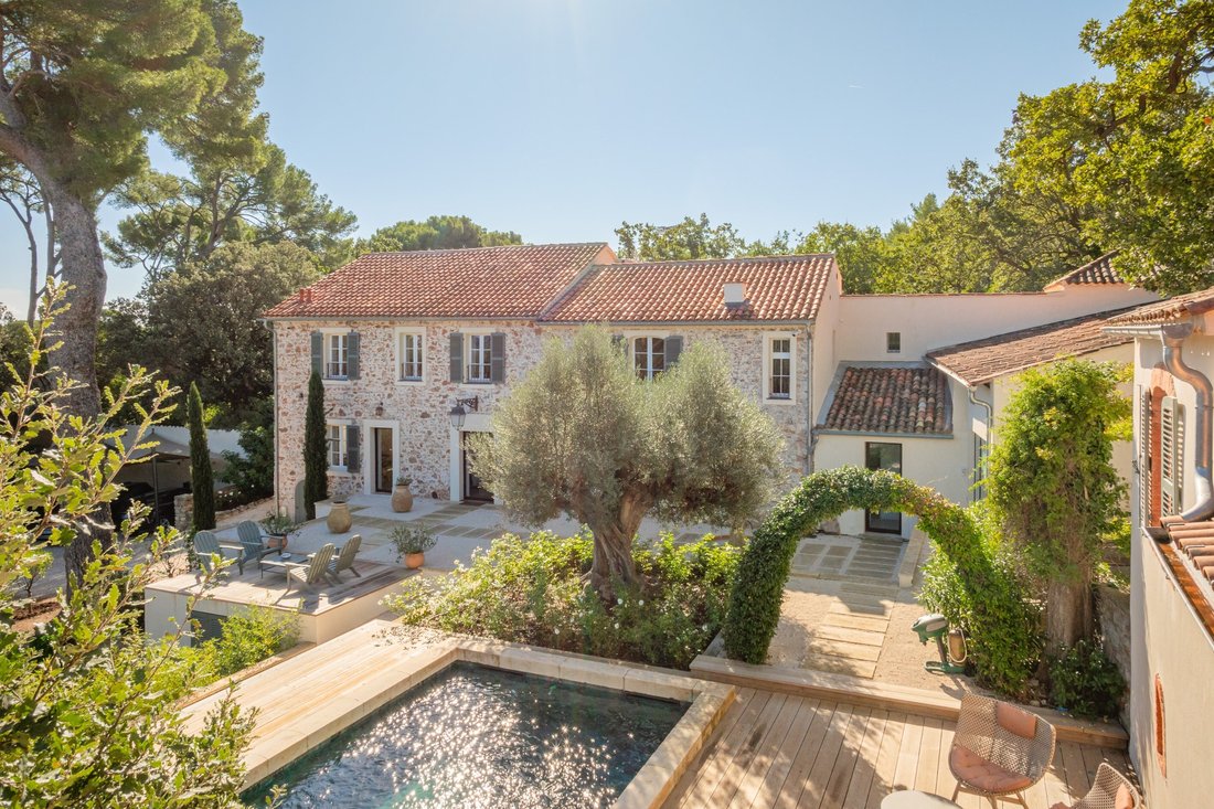 House in Hyeres, Provence-Alpes-Côte d'Azur, France 4 - 14844122
