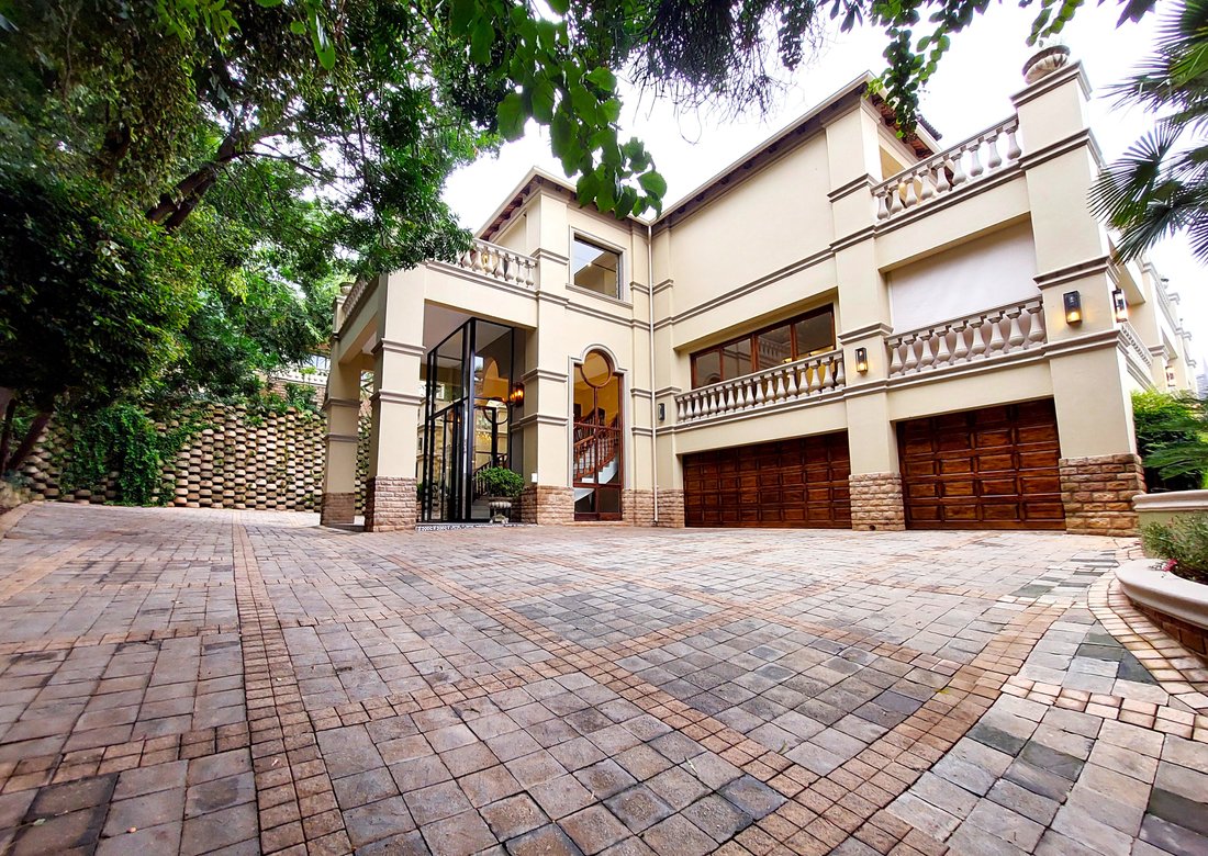 House in Monument Park, Gauteng, South Africa 3 - 15453904