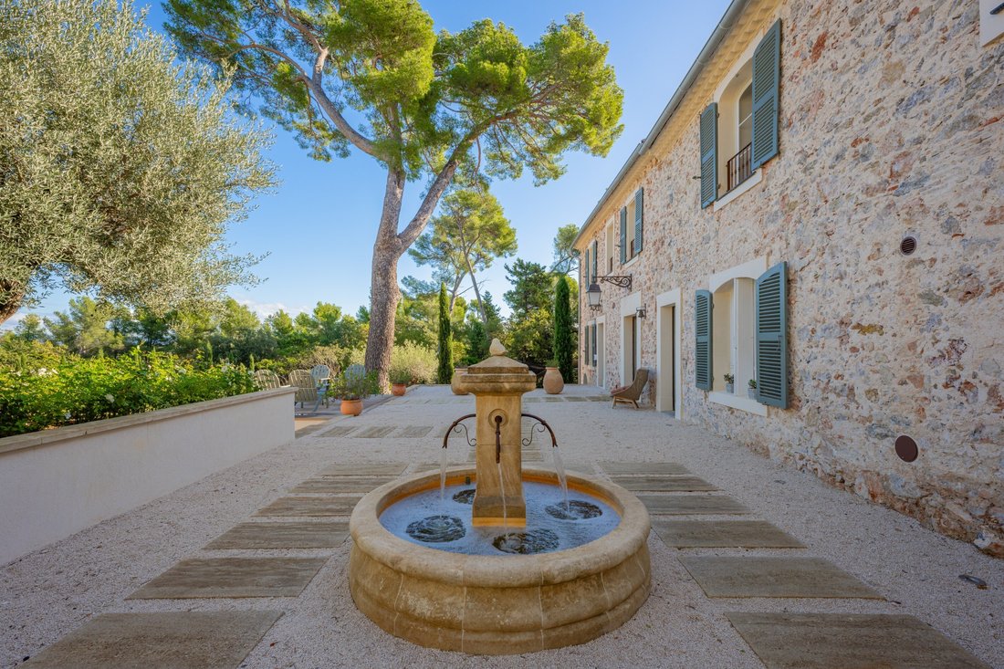 House in Hyeres, Provence-Alpes-Côte d'Azur, France 5 - 14844122