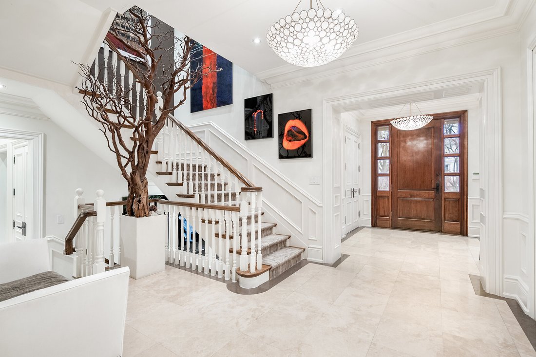 House in Toronto, Ontario, Canada 2 - 15454276
