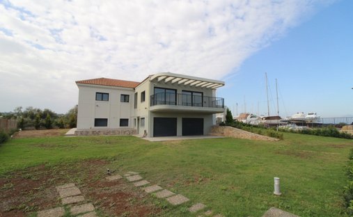 House in Oropos, Attica, Greece 1