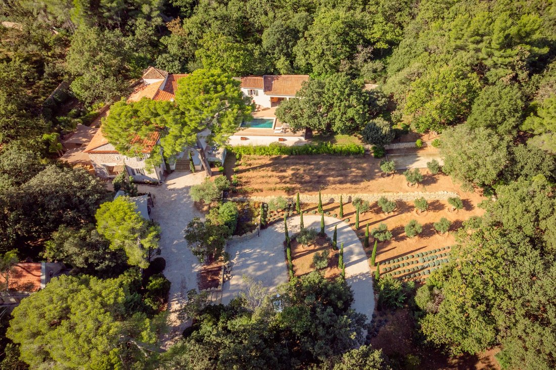 House in Hyeres, Provence-Alpes-Côte d'Azur, France 2 - 14844122