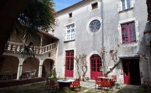 Estate in La Rochefoucauld-en-Angoumois, Nouvelle-Aquitaine, France 1