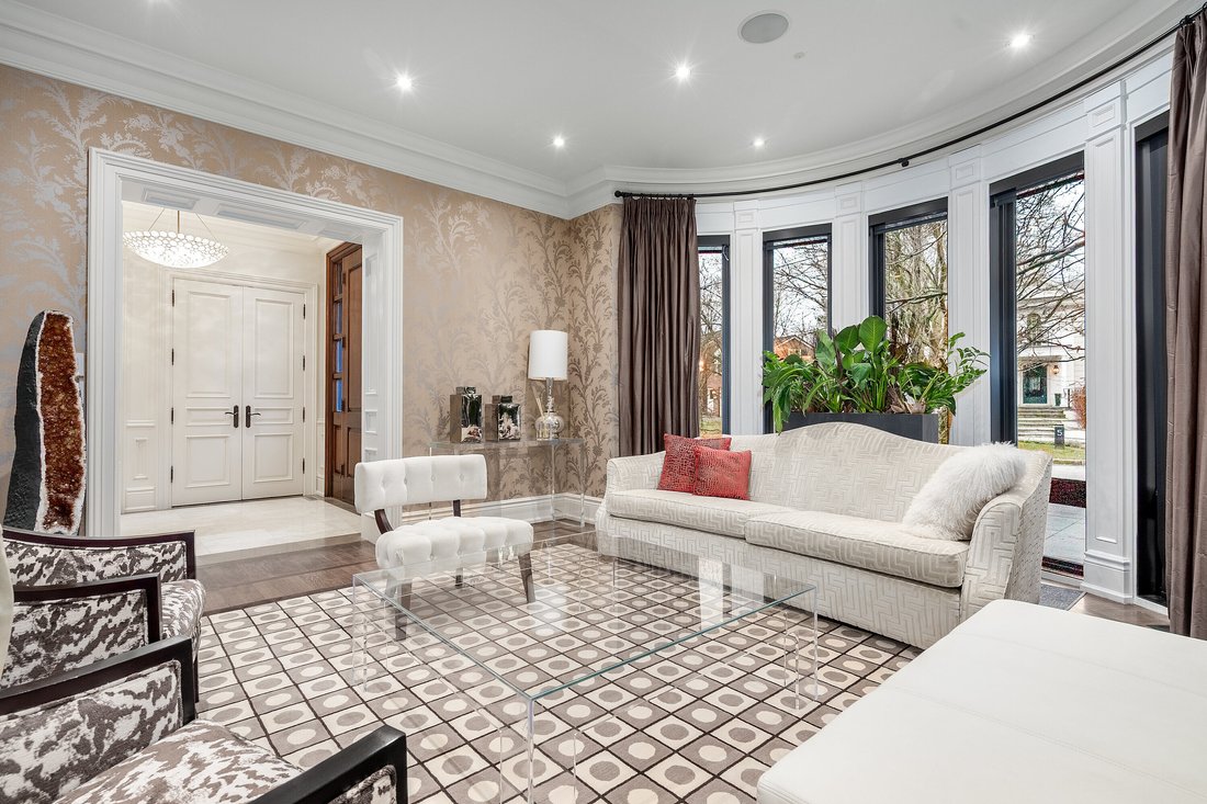 House in Toronto, Ontario, Canada 3 - 15454276