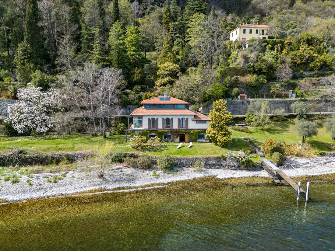 Villa in Menaggio, Lombardy, Italy 1 - 15452740