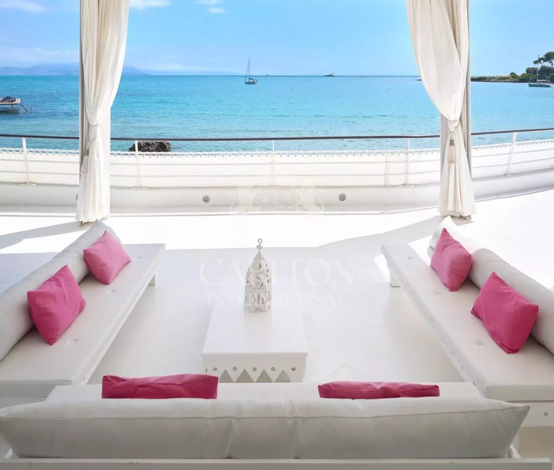 Villa in Antibes, Provence-Alpes-Côte d'Azur, France 3 - 15453518